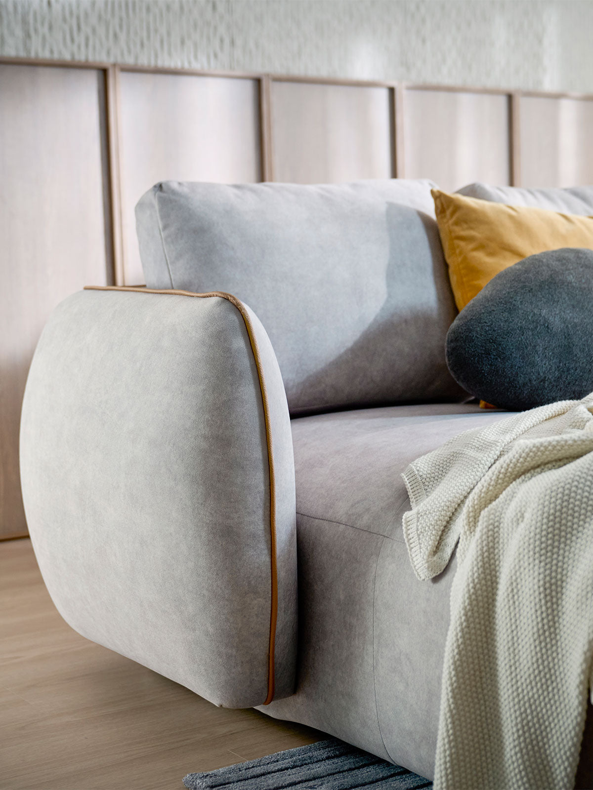 Rond living room collection banner for compact spaces